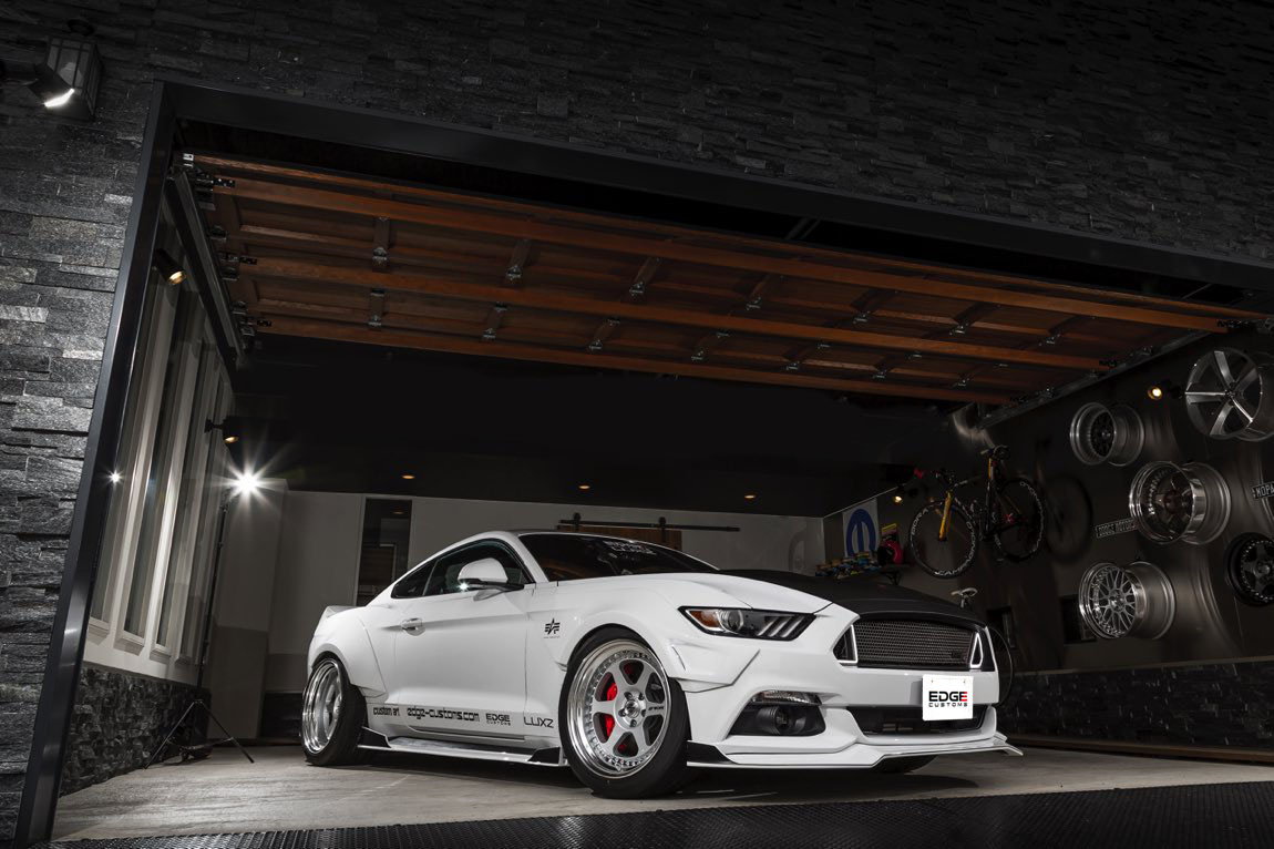 EDGE CUSTOMS Ford Mustang R